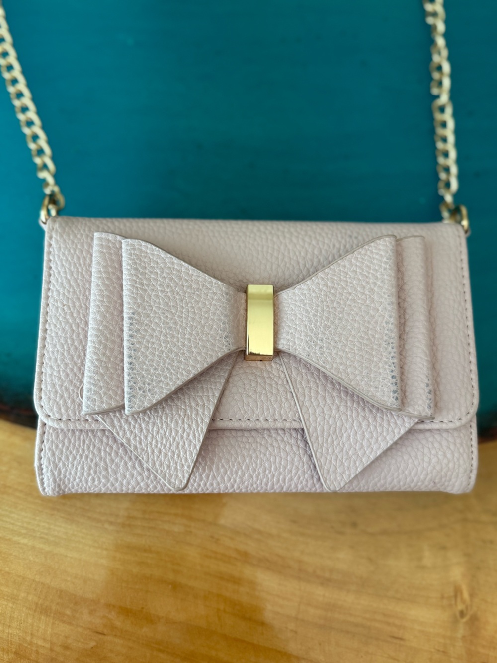 Crossi NY Bow Small Crossbody Bag - Elegant Chain Strap
